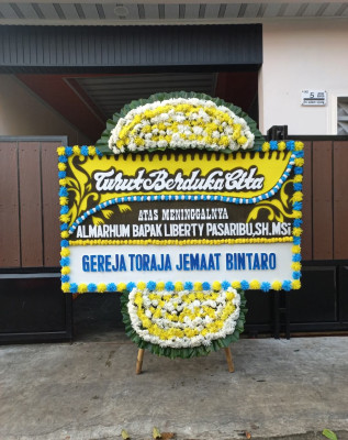 Papan Bunga Duka di Woyla Timur