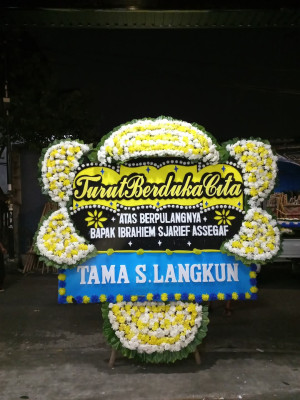 Papan Bunga Duka di Woyla Timur